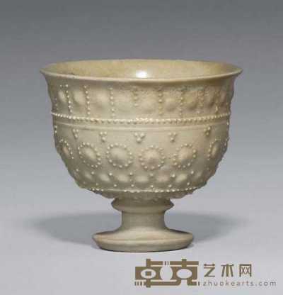 TANG DYNASTY（618-907） A SMALL WHITE-GLAZED MOULDED POTTERY STEM CUP 